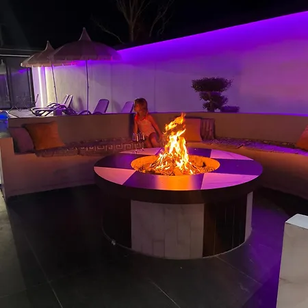 Aurora Villa *